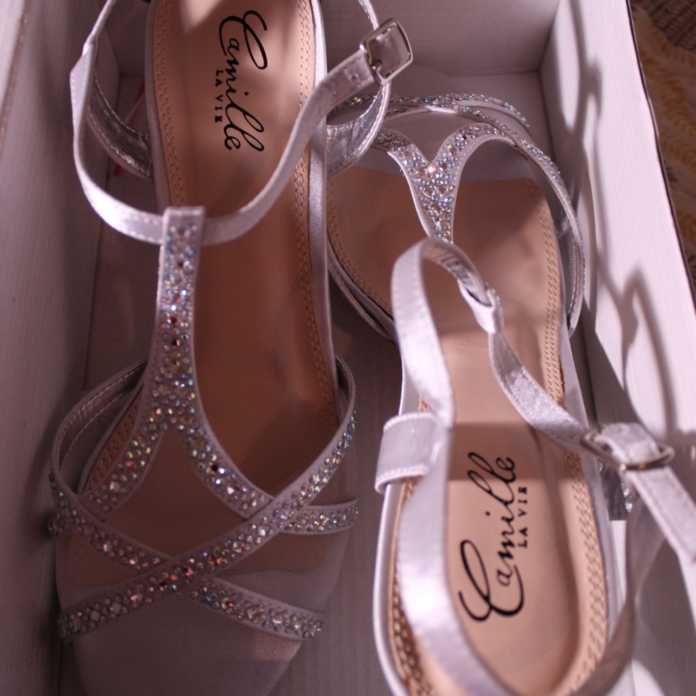 BRAND NEW Camille La Vie midheel rhinestone sandal